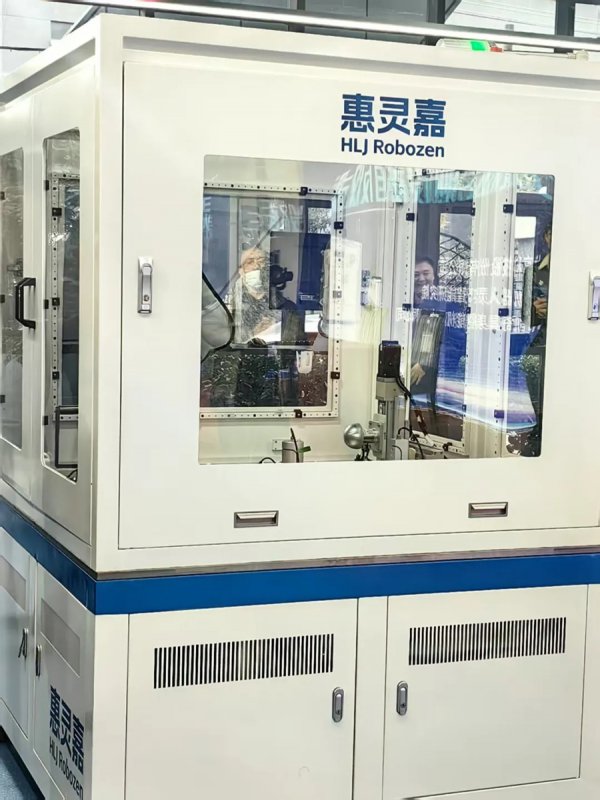 机器东谈主欺诈“终末一厘米”，国内首个机灵手操作力检测树立开